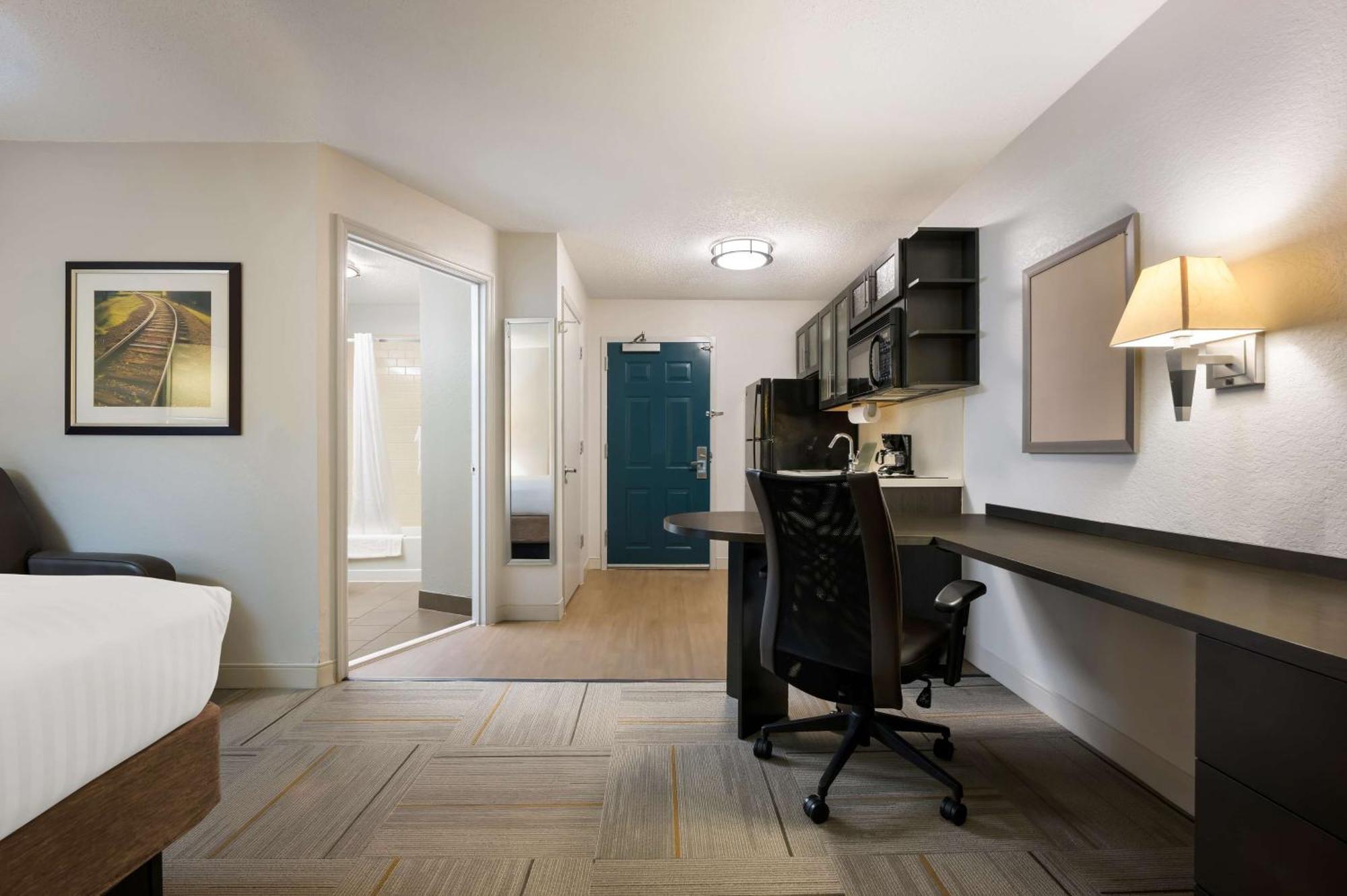 Sonesta Simply Suites Huntsville Research Park Екстериор снимка