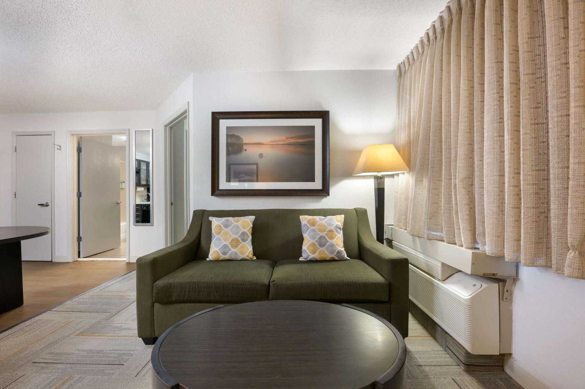 Sonesta Simply Suites Huntsville Research Park Екстериор снимка