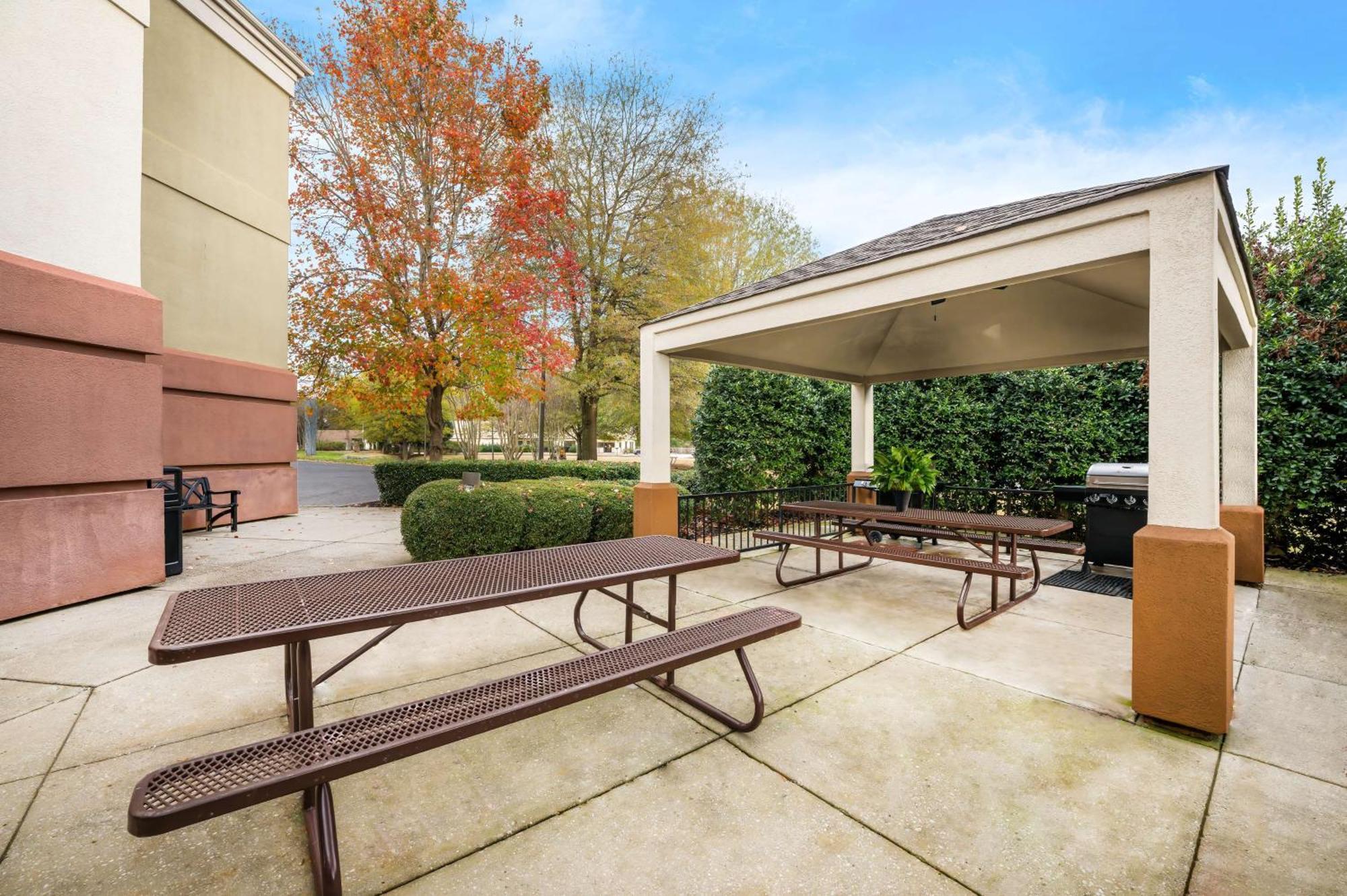 Sonesta Simply Suites Huntsville Research Park Екстериор снимка