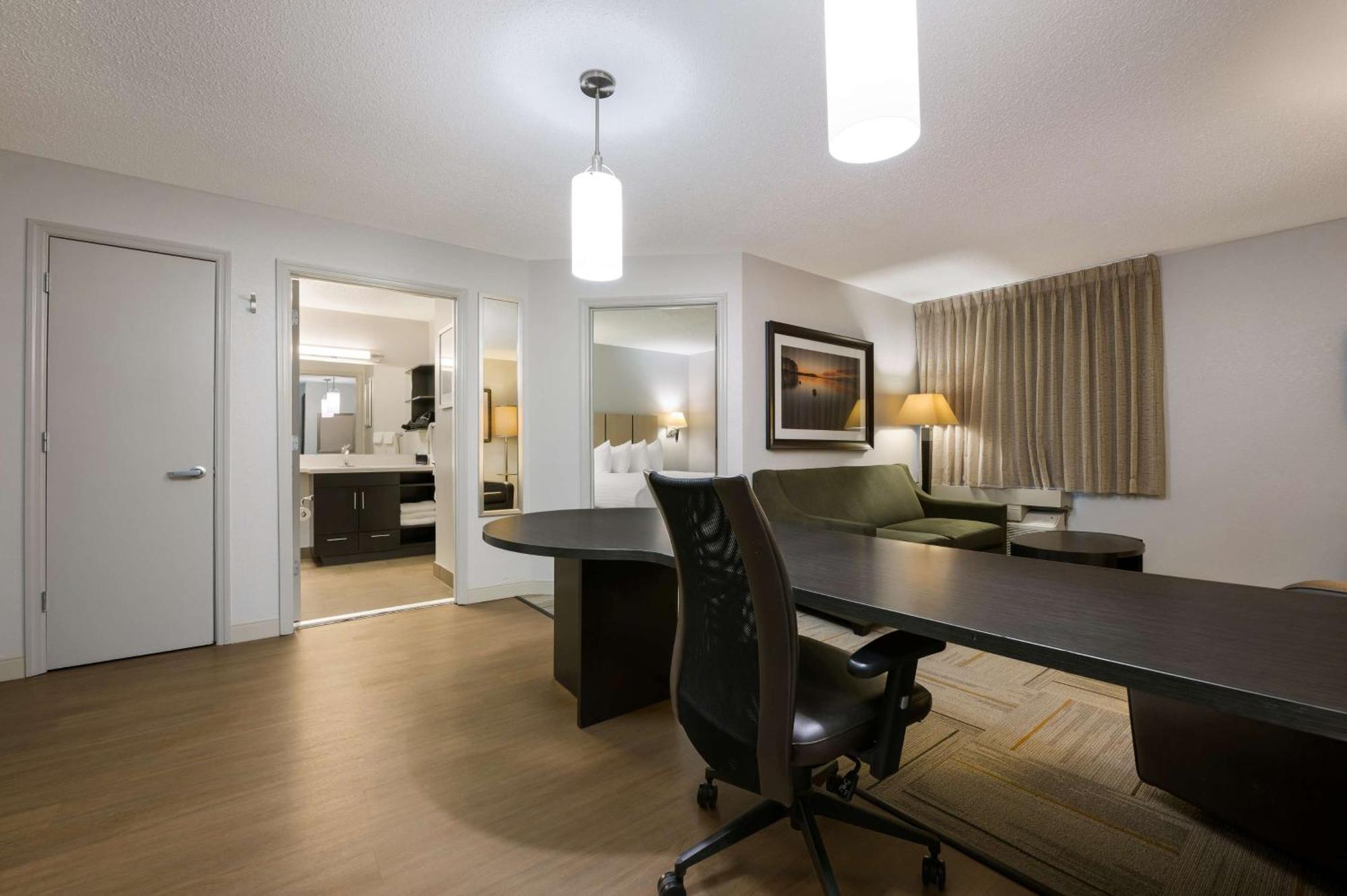 Sonesta Simply Suites Huntsville Research Park Екстериор снимка