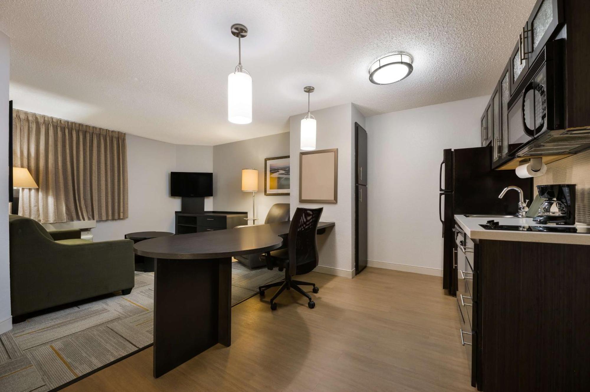 Sonesta Simply Suites Huntsville Research Park Екстериор снимка