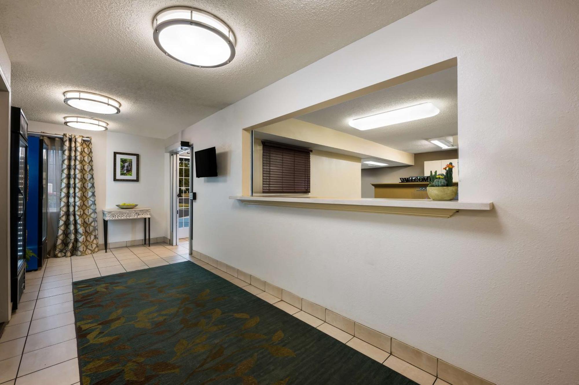 Sonesta Simply Suites Huntsville Research Park Екстериор снимка
